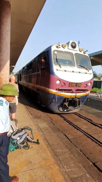 Train from Hue to Ninh Binh, Vietnam 🇻🇳